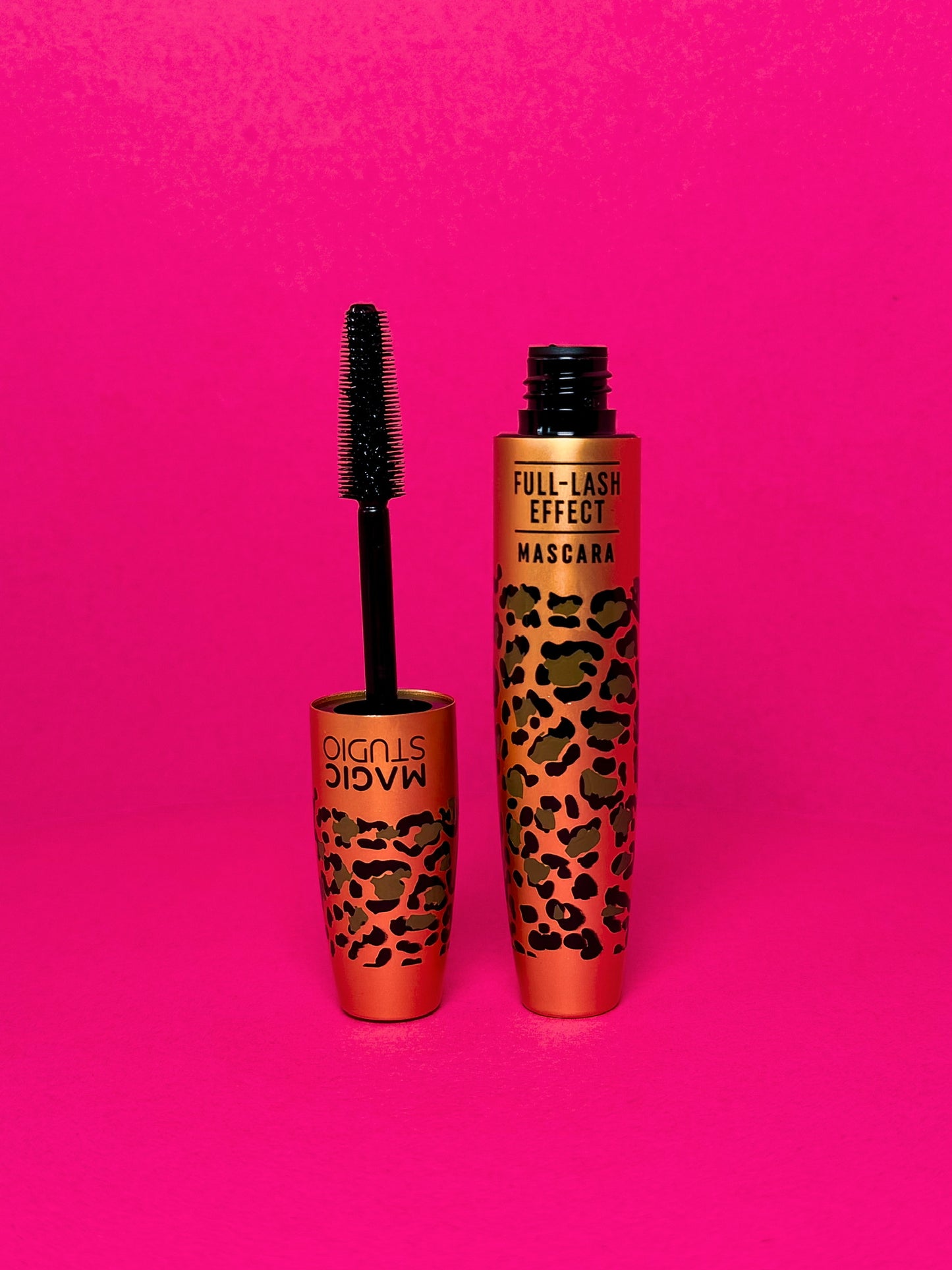 Cheetah mascara full-lash effect