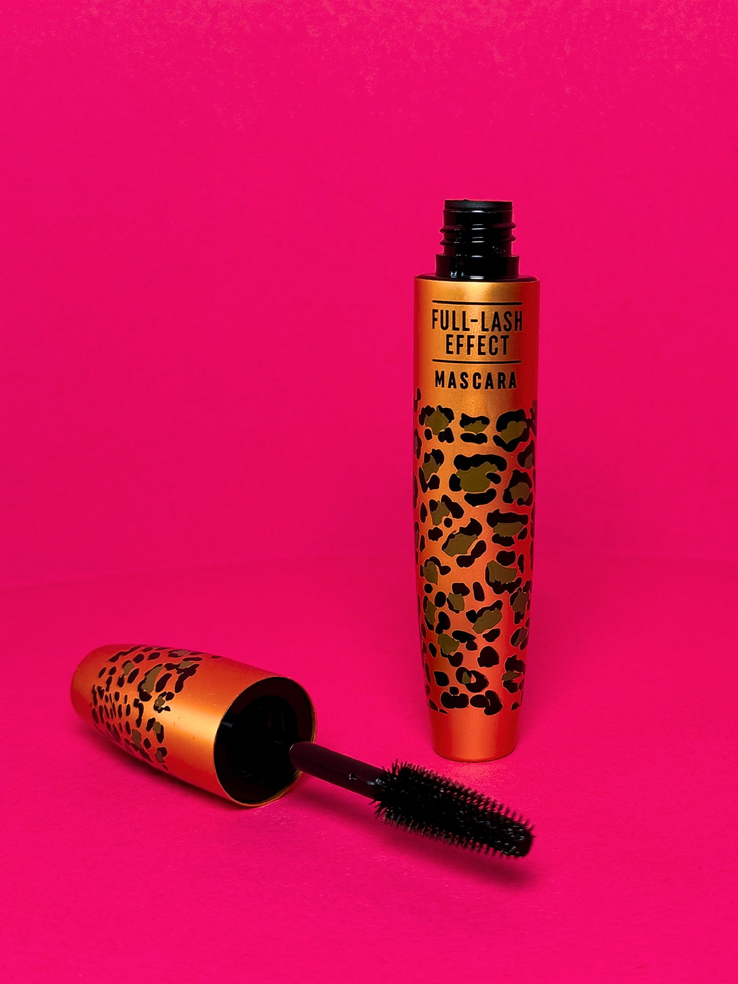 Cheetah mascara full-lash effect